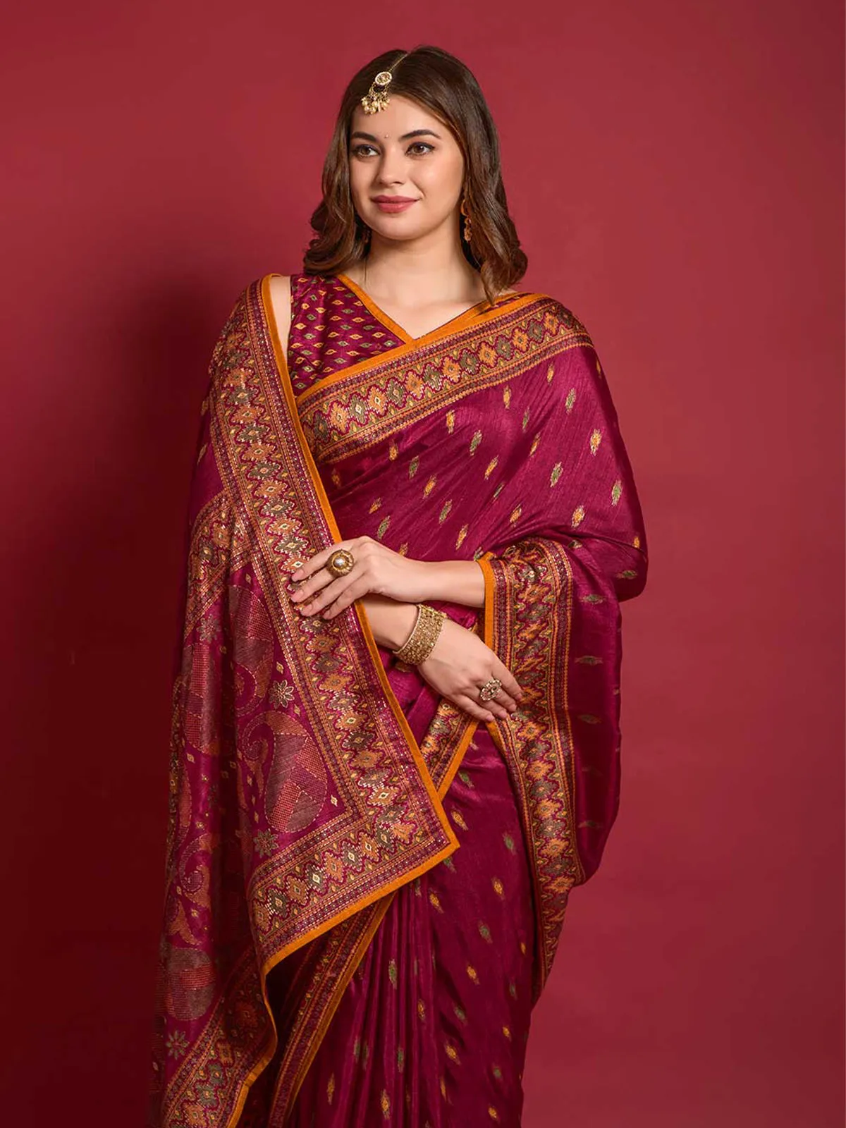 Odette Women Magenta Silk Blend Saree With Blouse Piece