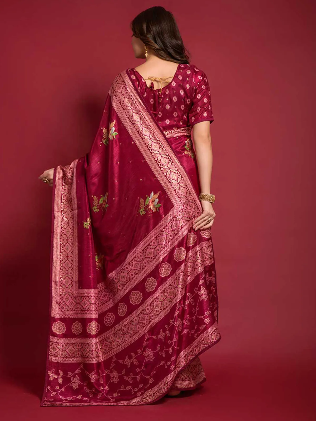 Odette Women Pink Silk Blend Saree With Blouse Piece