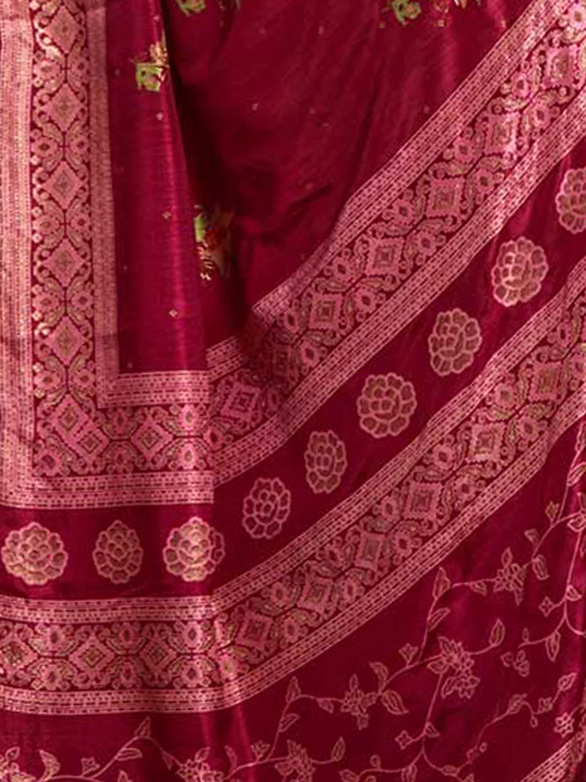 Odette Women Pink Silk Blend Saree With Blouse Piece