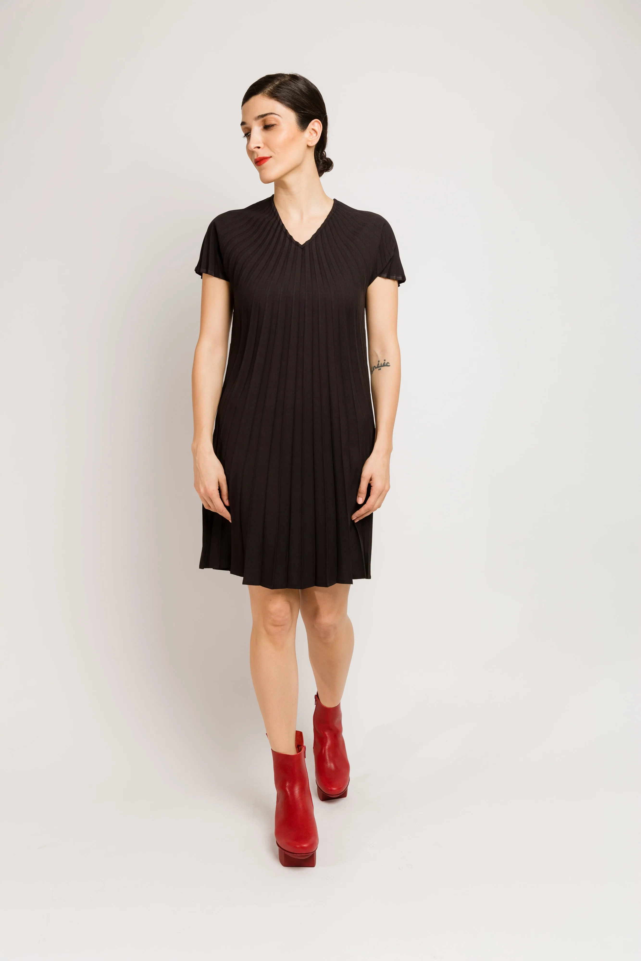 Reversible V-neck Sunburst Dress | Black